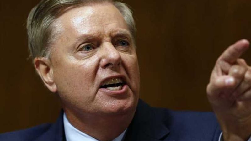 سيناتور أمريكي يحذر