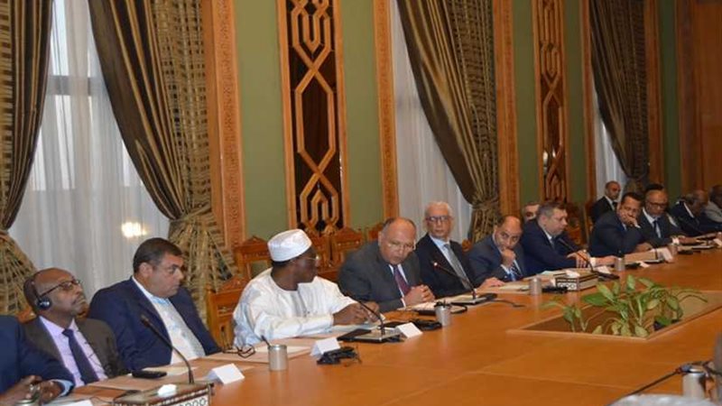 وزير الخارجية يعقد