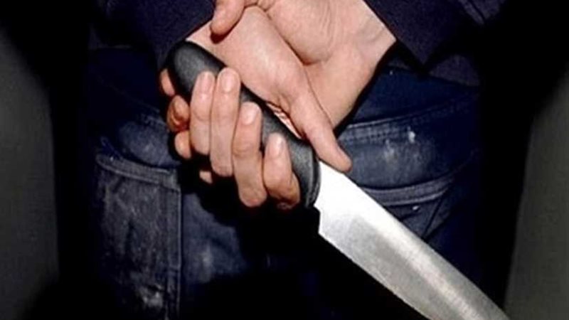 سمكري يطعن سائقًا