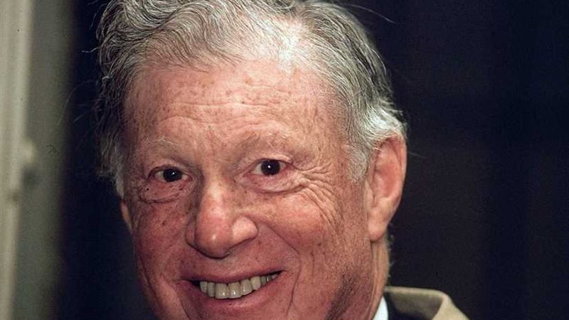 وفاة مؤسس منظمة هيومن