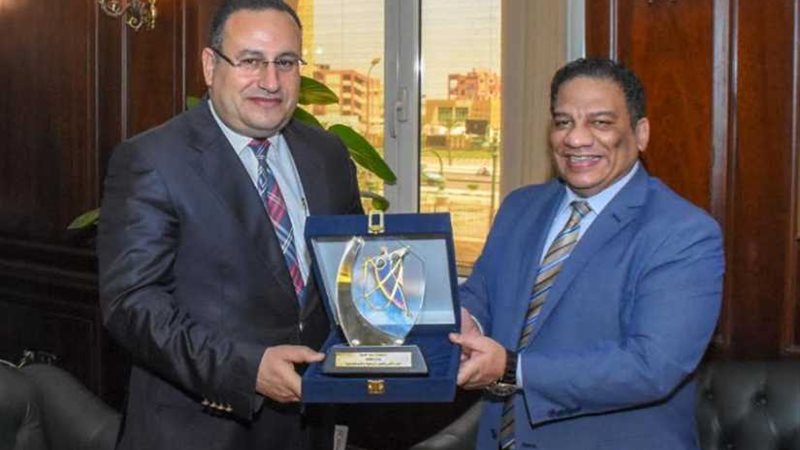 عادل عبده يعد مفاجأة