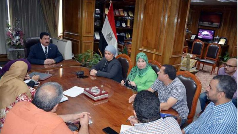 محافظ القليوبية يناقش