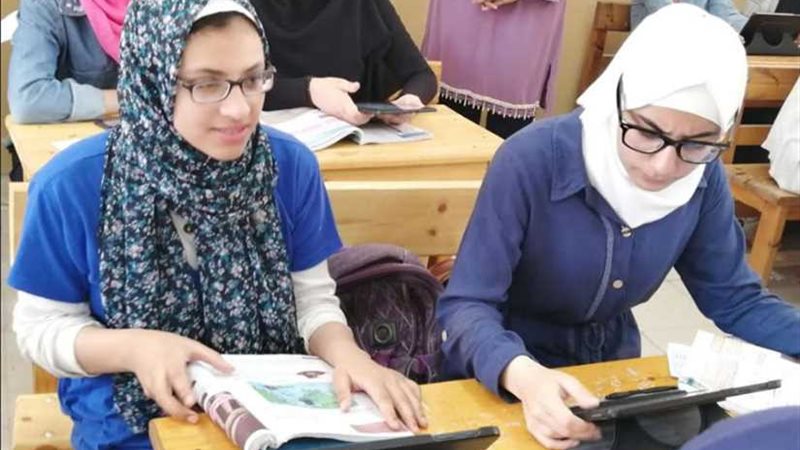 99 مدرسة تؤدي التاريخ