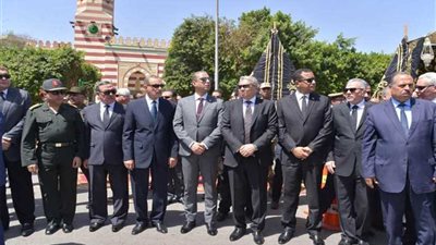 الصلاة الأخيرة للواء جمال شكر بمسجد عمر مكرم في أسيوط (صور)