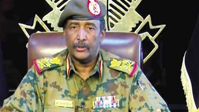 رئيس المجلس العسكري الانتقالي بجمهورية السودان يصل إلى جدة