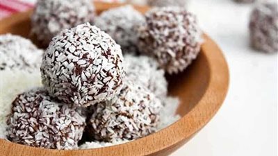 حلويات رمضان.. طريقة عمل التمر بجوز الهند