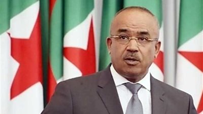 رئيس الوزراء الجزائري يبحث مع الرئيس الفلسطيني العلاقات الثنائية