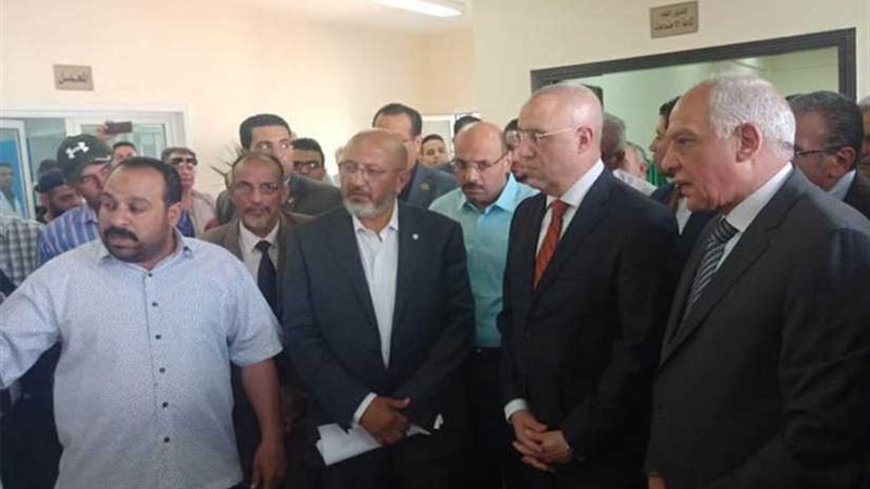 وزير الإسكان ومحافظ