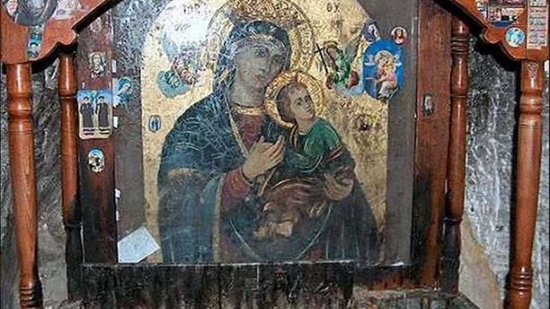 بدء احتفالات دير