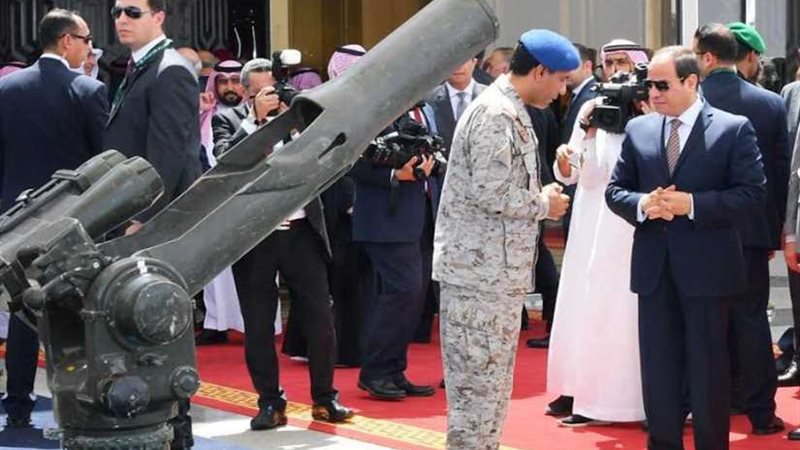 الرئيس السيسي يستمع