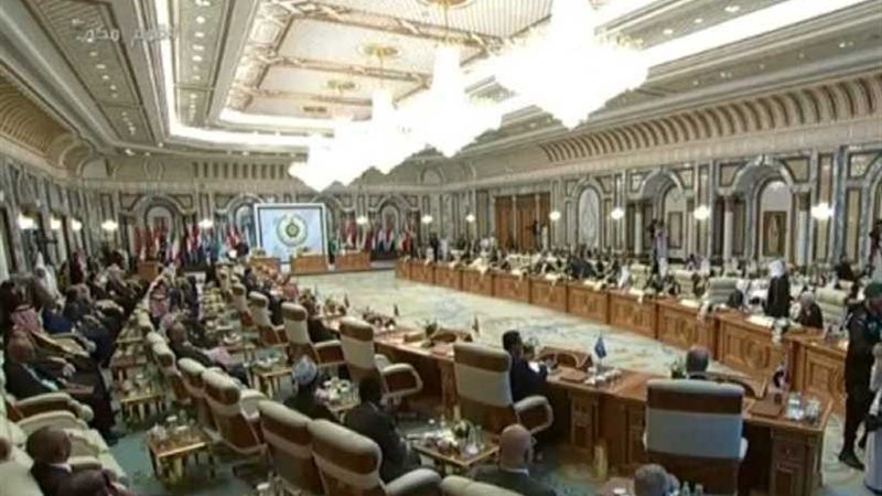 العرب يطالبون المجتمع