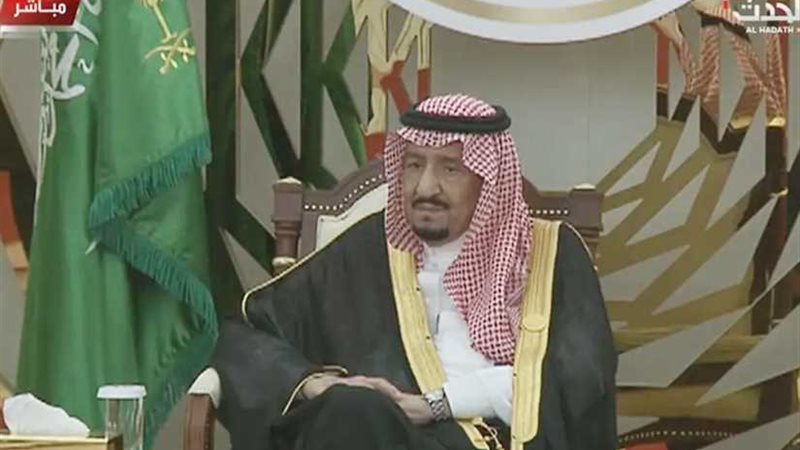 العاهل السعودي يصل
