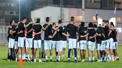 جلال يعقد جلسة مع لاعبي الزمالك ويقرر السفر لمعسكر بالإسكندرية غدا