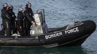قوات حرس الحدود البريطانية تعترض 74 شخصا قبل دخول أراضيها