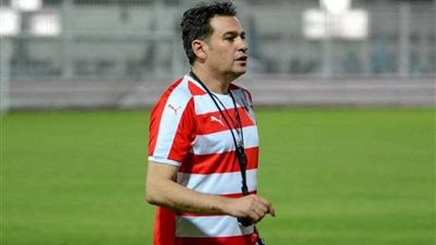 خالد جلال يحضر 