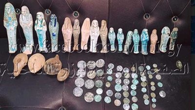 ضبط 82 قطعة يشتبه في أثريتها بحوزة مواطن أسيوطي