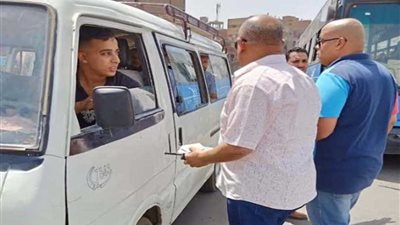محافظ الجيزة: حملات لضبط سيارات السرفيس غير الملتزمة بالتعريفة