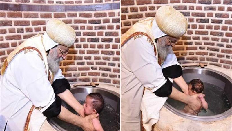 البابا تواضروس يعمد