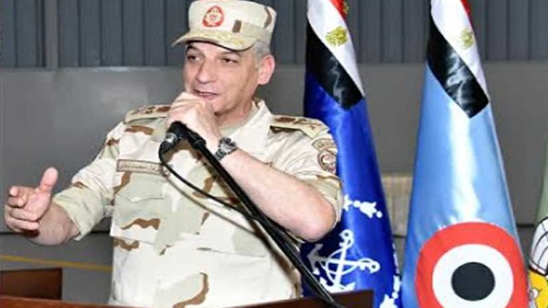 وزير الدفاع يلتقي