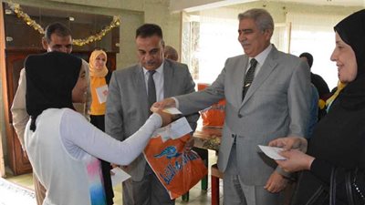 محافظ المنيا يهنئ أطفال مؤسستي البنين والبنات بعيد الفطر المبارك