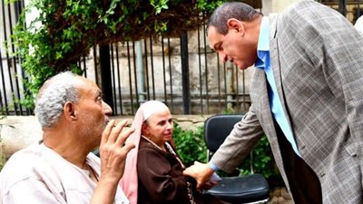 محافظ البحيرة يزور دور المسنين لتقديم التهنئة بعيد الفطر