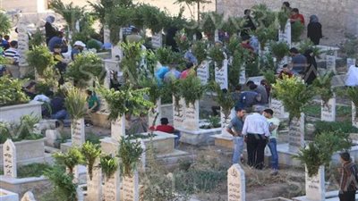 تعرف على حكم زيارة القبور في العيد