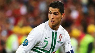 الصحف البرتغالية تشيد برونالدو بعد هاتريك سويسرا