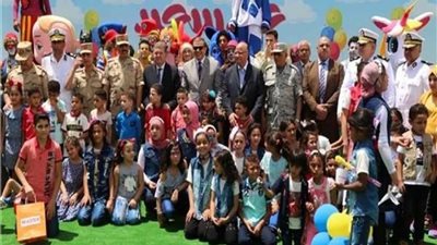 محافظ القاهرة يلتقي أسر شهداء الوطن ويشاركهم احتفالات عيد الفطر