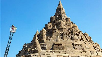تعرف على أعلى قلعة رملية في العالم (صور)