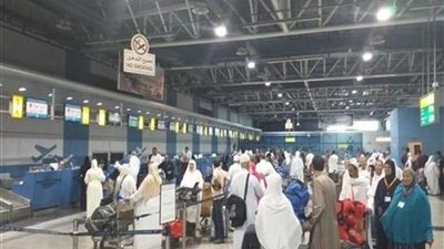 الصالة الموسمية بمطار القاهرة تستقبل 3 آلاف معتمر قادمين من السعودية