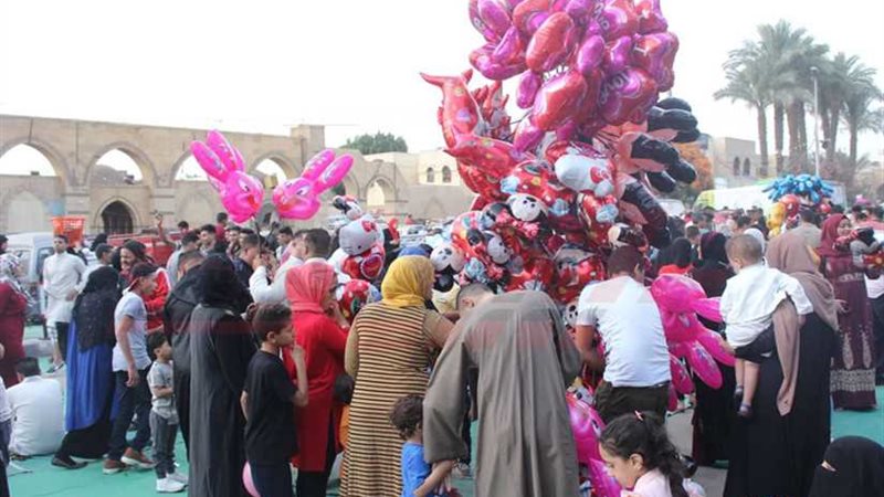 عادات ومظاهر احتفالات