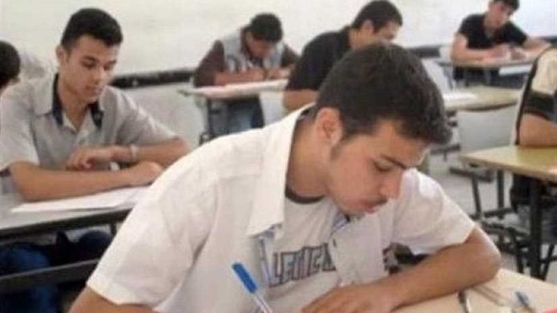 إصابة طالب سقطت عليه