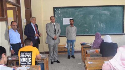 محافظ المنيا يتفقد لجان امتحانات الثانوية العامة