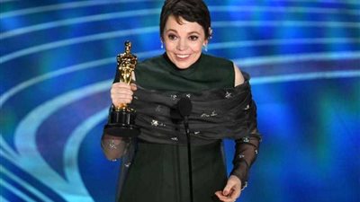 الوسام الإمبراطوري لممثلة تجسد دور إليزابيث الثانية