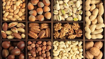 تحذير.. الإفراط بتناول المكسرات يحفز سرطان الكبد