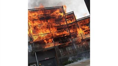 15 سيارة و100 رجل إطفاء في مواجهة 