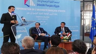 وزير التعليم العالي والسفير الفرنسى يبحثان إعادة تأسيس الجامعة الفرنسية بالقاهرة