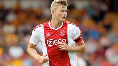 دي ليخت: رونالدو طلب مني الانضمام إليه في يوفنتوس