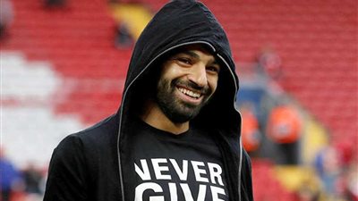 شاهد... صلاح يستعرض مهارته في رياضة أخرى غير كرة القدم