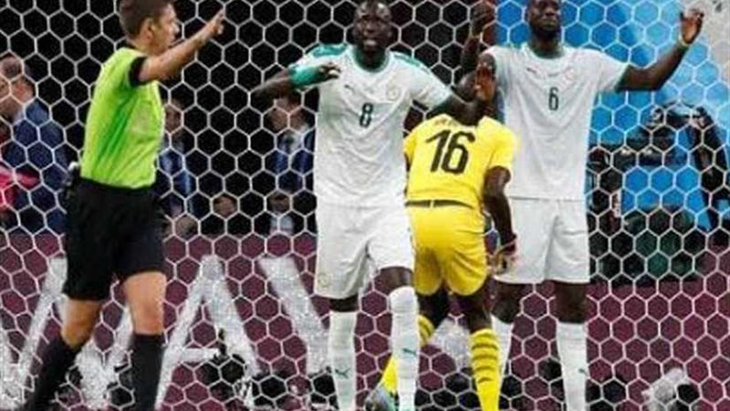 لاعبو السنغال الأعلى