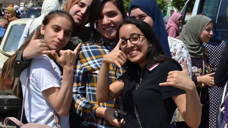 العربي والدين يرسمان