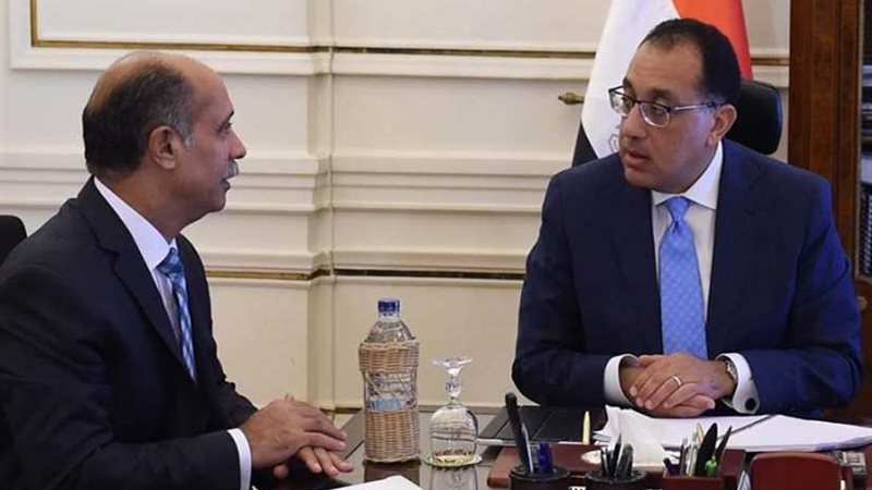 رئيس الوزراء يناقش