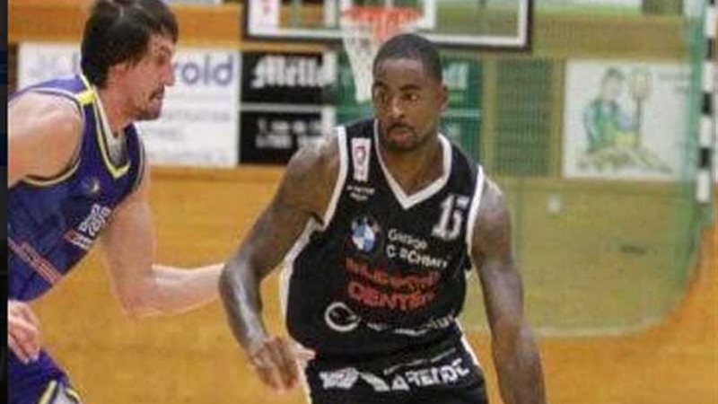 الاتصالات يجدد تعاقده