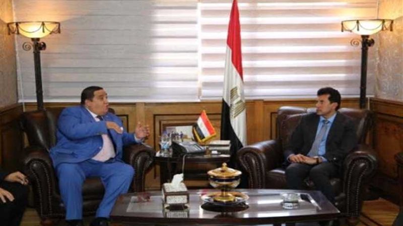 أشرف صبحي يستقبل