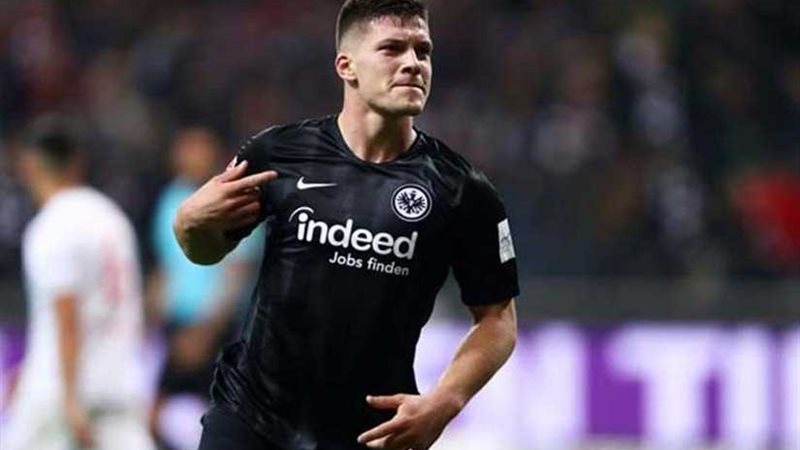 ريال مدريد يقدم لاعبه