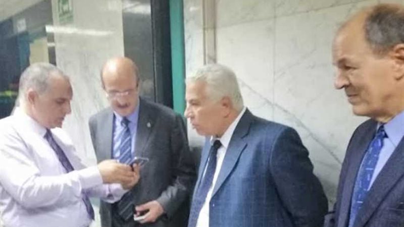 محافظ البحيرة يطمئن