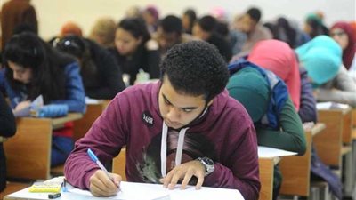 ضبط أدمن صفحة تنشر امتحانات الثانوية وأشخاص يبيعون سماعات للغش
