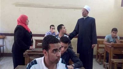 وكيل الأزهر يتفقد لجان امتحانات الثانوية