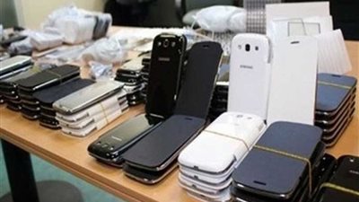 إحباط تهريب هواتف محمولة ومشغولات ذهبية في مطار برج العرب