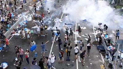 فوضى تعم هونج كونج احتجاجا على 